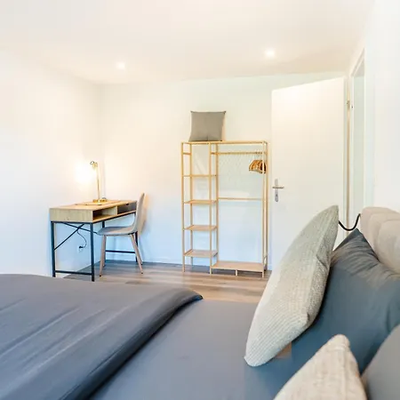 Cute & Cozy Oasis, Private Afternoon Sun Terrace