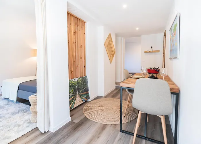 Cute & Cozy Oasis, Private Afternoon Sun Terrace *