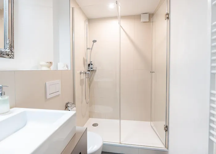 Cute & Cozy Oasis, Private Afternoon Sun Terrace