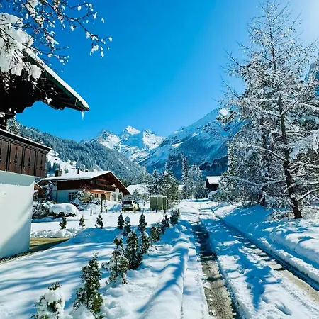 Cute & Cozy Oasis, Private Afternoon Sun Terrace Apartment