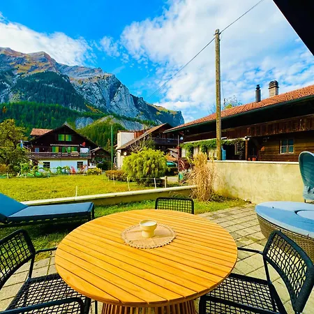 Cute & Cozy Oasis, Private Afternoon Sun Terrace Apartment