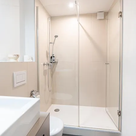 Cute & Cozy Oasis, Private Afternoon Sun Terrace