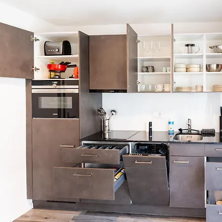 Cute & Cozy Oasis, Private Afternoon Sun Terrace *