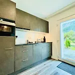 Apartament Cute & Cozy Oasis, Private Afternoon Sun Terrace *