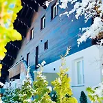 Apartament Cute & Cozy Oasis, Private Afternoon Sun Terrace