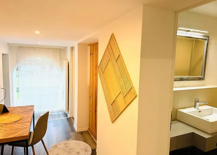 Cute & Cozy Oasis, Private Afternoon Sun Terrace Apartment *